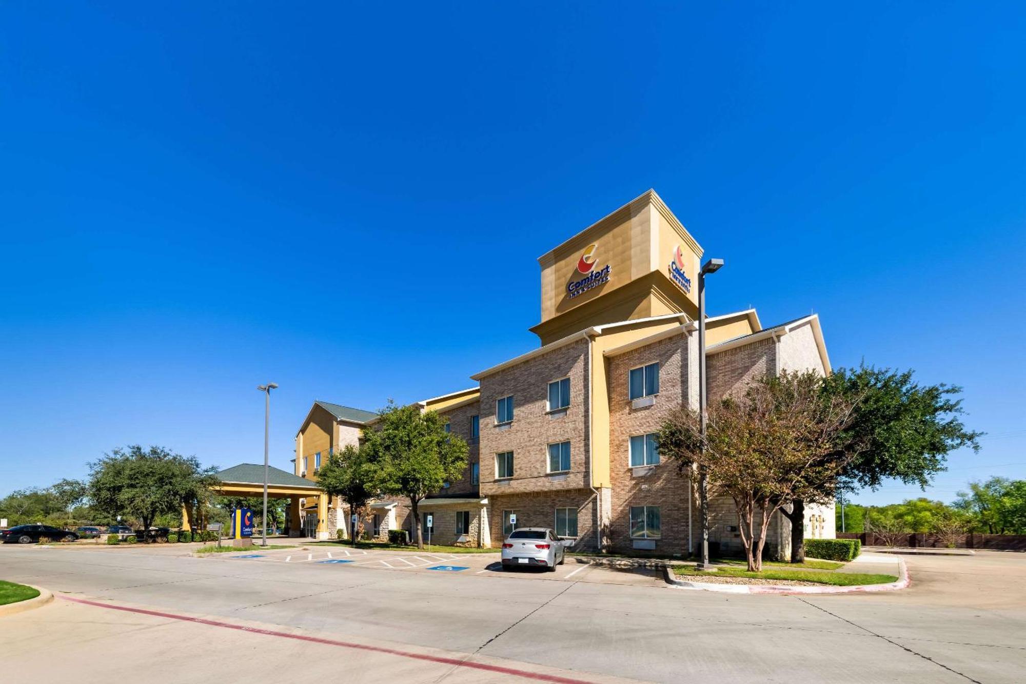 Comfort Inn & Suites Near Lake Lewisville Corinth Exterior photo
